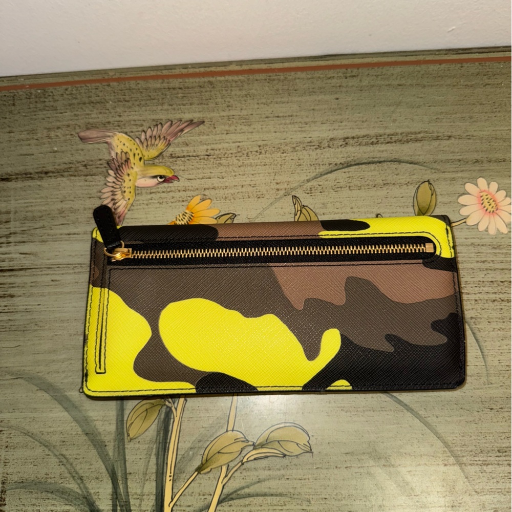 Michael Kors Jet Set Travel Wallet - Picture 3 of 9